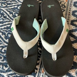 Sanuk yoga mat flip flops Women’s size 11